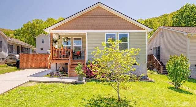 Photo of 10 Half Moon Dr, Swannanoa, NC 28778