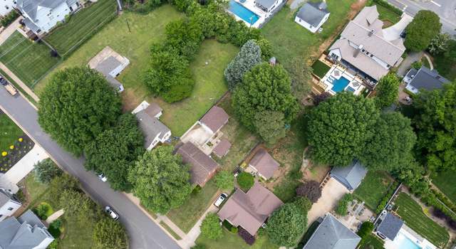 Photo of 557 Melbourne Ct, Charlotte, NC 28209