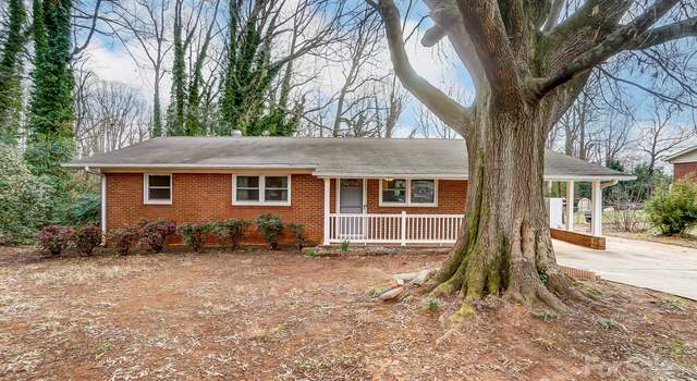 Photo of 306 Pinewood Dr, Lowell, NC 28098