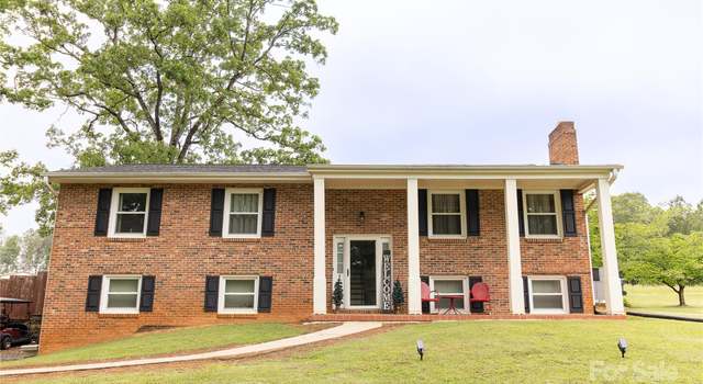 Photo of 1352 W Cherokee St, Blacksburg, SC 29702