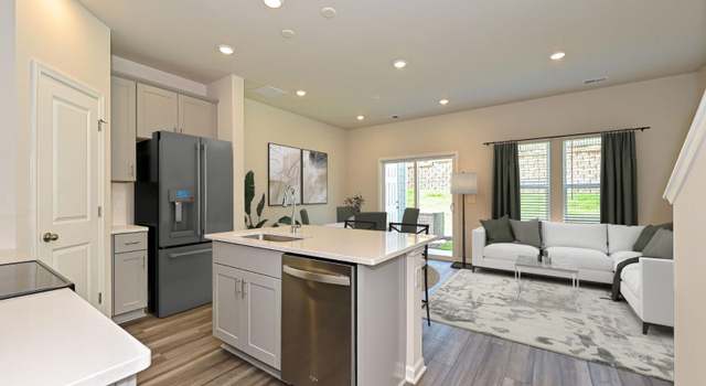 Photo of 4221 Summit Woods Dr, Charlotte, NC 28216