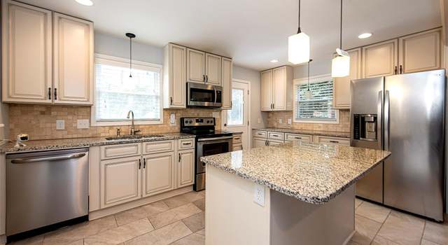 Photo of 2114 Emerywood Dr, Charlotte, NC 28210