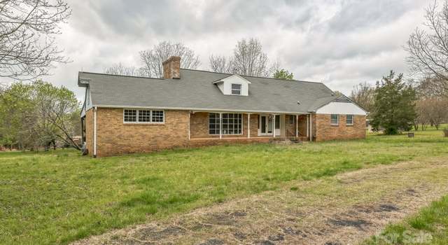 Photo of 2705 Robinson Rd, Newton, NC 28658