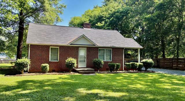 Photo of 5722 Oak Dr, Charlotte, NC 28216