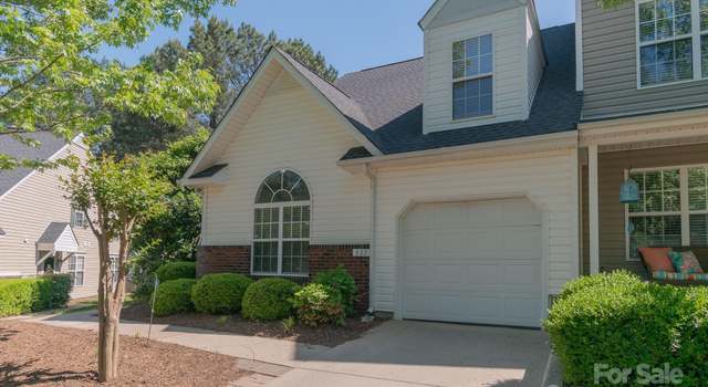 Photo of 927 Sparrows Nest Ln, Pineville, NC 28134