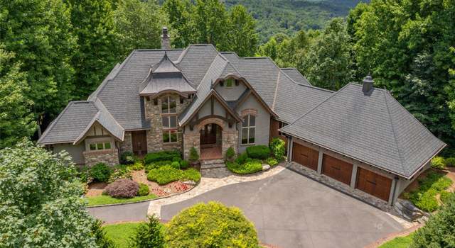 Photo of 307 Piney Knoll Ln, Hendersonville, NC 28739