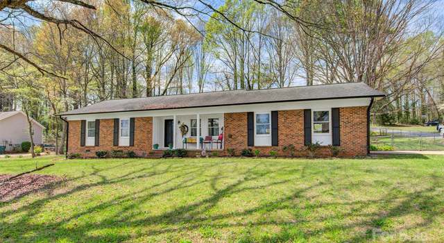 Photo of 1511 Old Carriage Dr, Newton, NC 28658