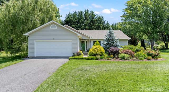 Property at 4 Orchard Pl, Weaverville, NC 28787, 3 beds, 2 baths