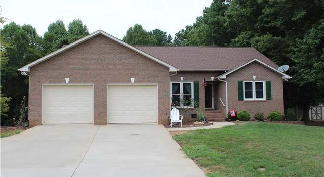 Photo of 144 Sea Trail Dr, Mooresville, NC 28117