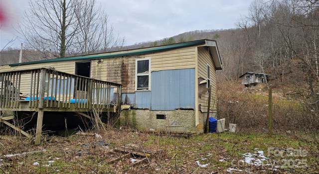 Photo of 100 Pilgrims Ln, Burnsville, NC 28714