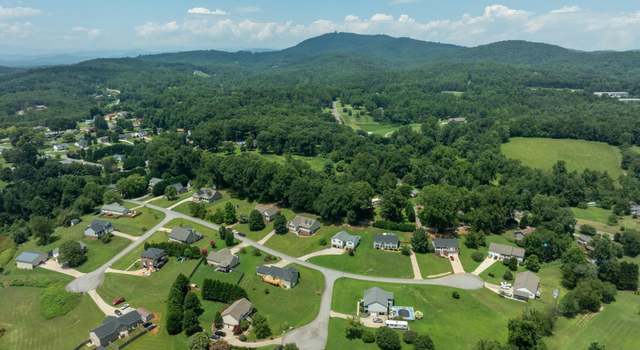 Photo of 2133 Olde Farm Rd SE, Hudson, NC 28638