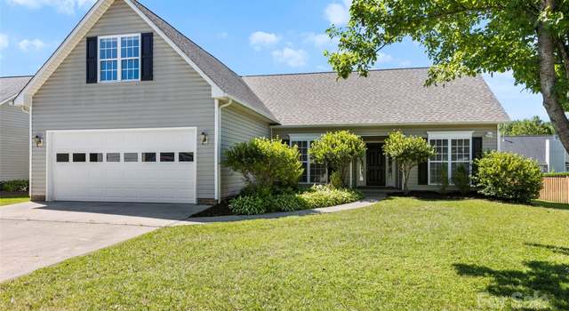 Photo of 370 Running Briar Rd, Fletcher, NC 28732
