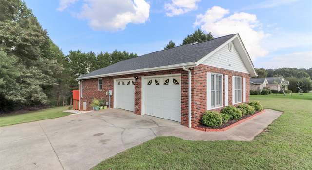 Photo of 3848 River Rd, Hickory, NC 28602