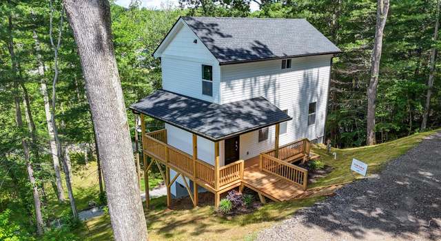 Photo of 62 Toms Park Cir, Hendersonville, NC 28792