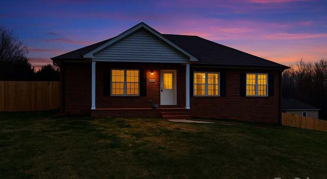 Photo of 300 Pine Meadows Cir, Hickory, NC 28601