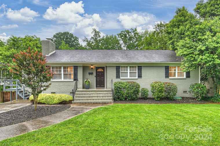 Photo of 5915 Wedgewood Dr Charlotte, NC 28210