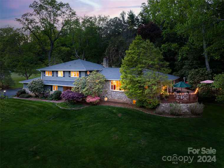 Photo of 122 Overlook Rd Asheville, NC 28803