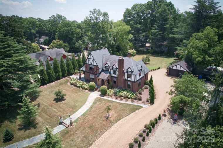 Photo of 745 N Main St Mooresville, NC 28115