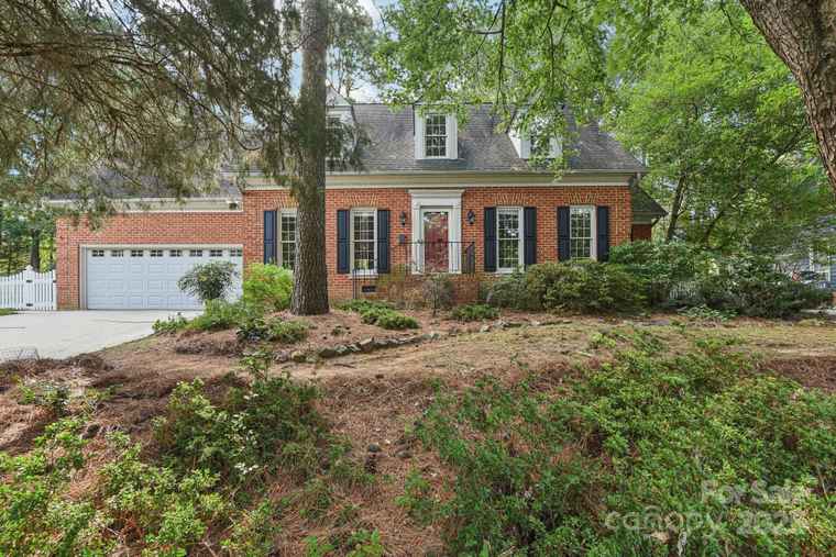 Photo of 2423 Winterbrooke Dr Matthews, NC 28105