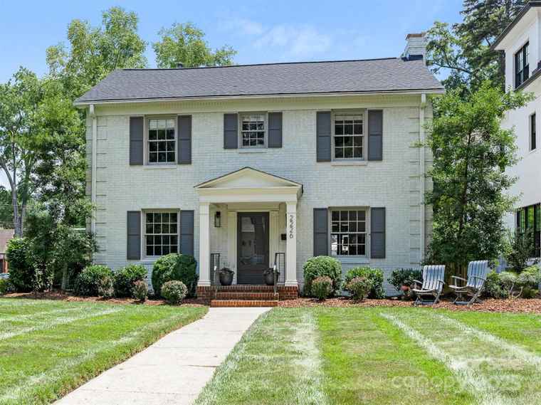Photo of 2226 Beverly Dr Charlotte, NC 28207