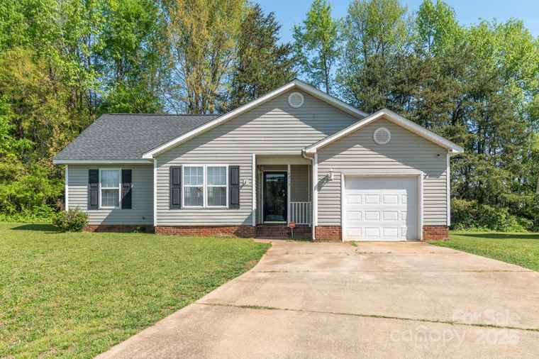 Photo of 4213 Rosy Mound Ln Charlotte, NC 28216