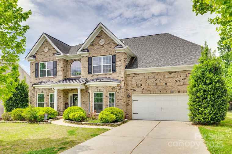 Photo of 838 Lion Ln Fort Mill, SC 29715