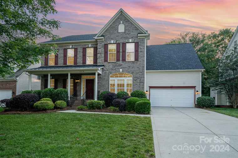 Photo of 1214 Elrond Dr NW Charlotte, NC 28269