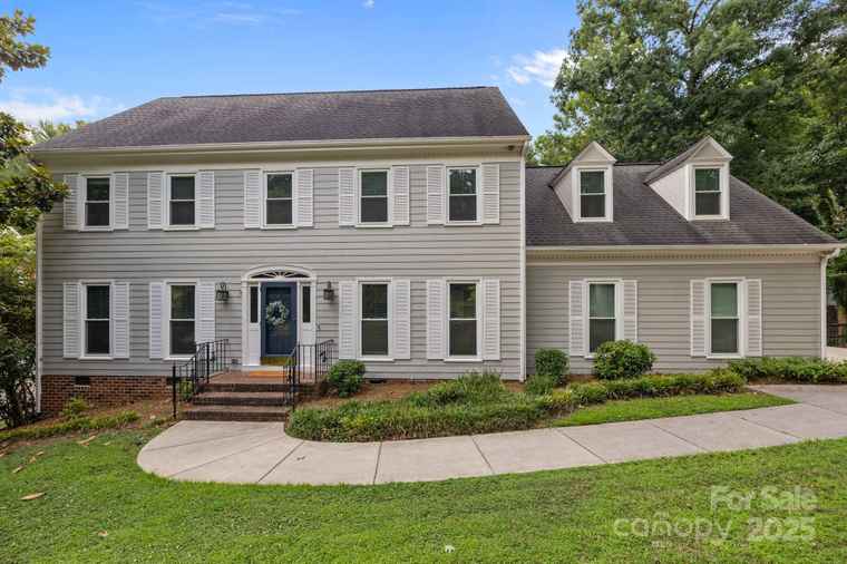 Photo of 2702 Oxborough Dr Matthews, NC 28105