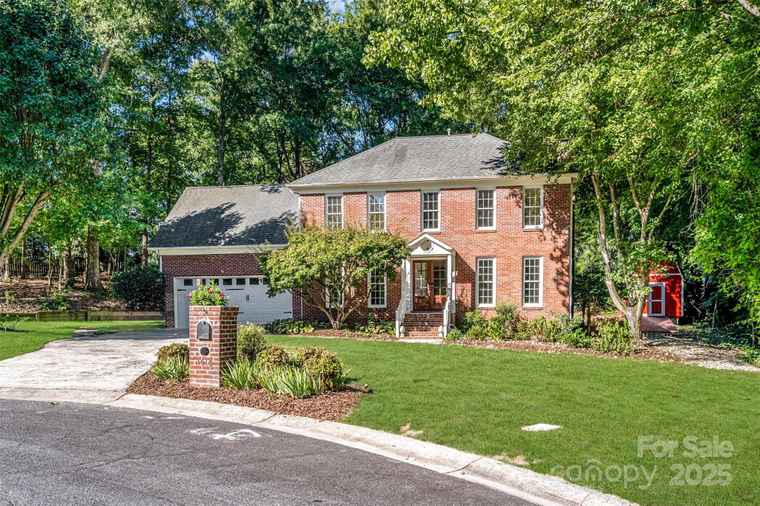 Photo of 1016 Talbot Ct Matthews, NC 28105