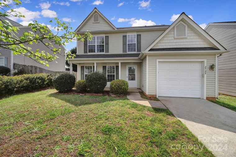 Photo of 2724 Mulberry Pond Dr Charlotte, NC 28208