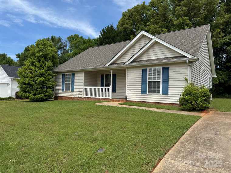 Photo of 823 Prestwick Dr Rock Hill, SC 29730