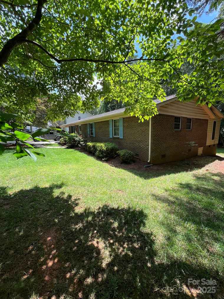 Photo of 2300 Lakeview Cir #10 Matthews, NC 28105