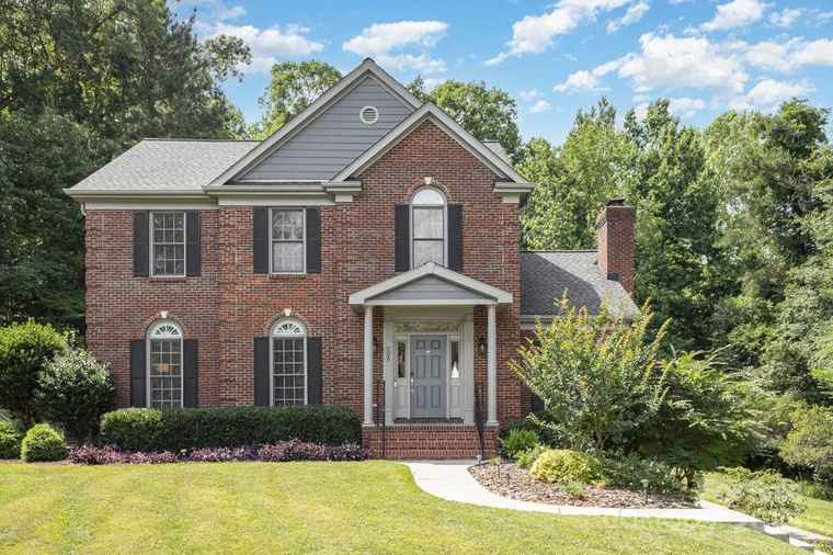 Photo of 205 Rosedale Ln Matthews, NC 28105