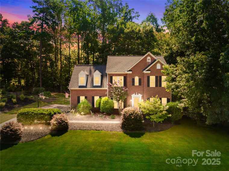Photo of 1013 Muirfield Dr Mooresville, NC 28115