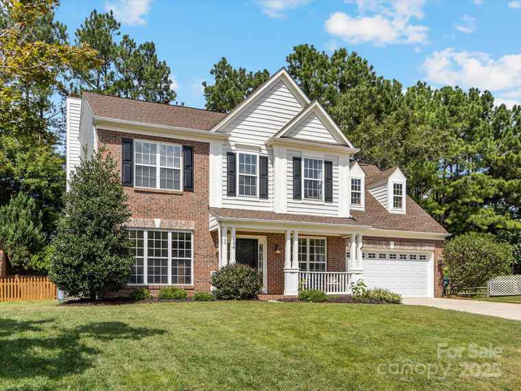 Photo of 606 Meadow Lake Dr Matthews, NC 28105