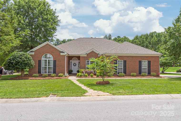 Photo of 502 Roxanne Ct NW Concord, NC 28027