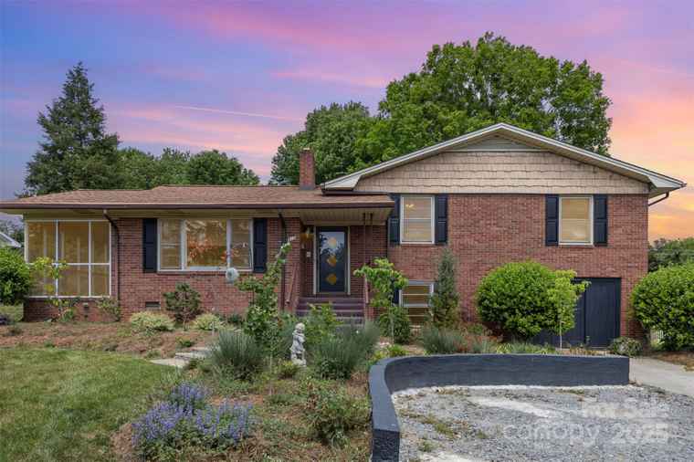 Photo of 910 E Center Ave Mooresville, NC 28115
