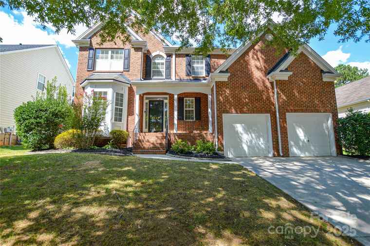 Photo of 9529 Numenore Dr Charlotte, NC 28269