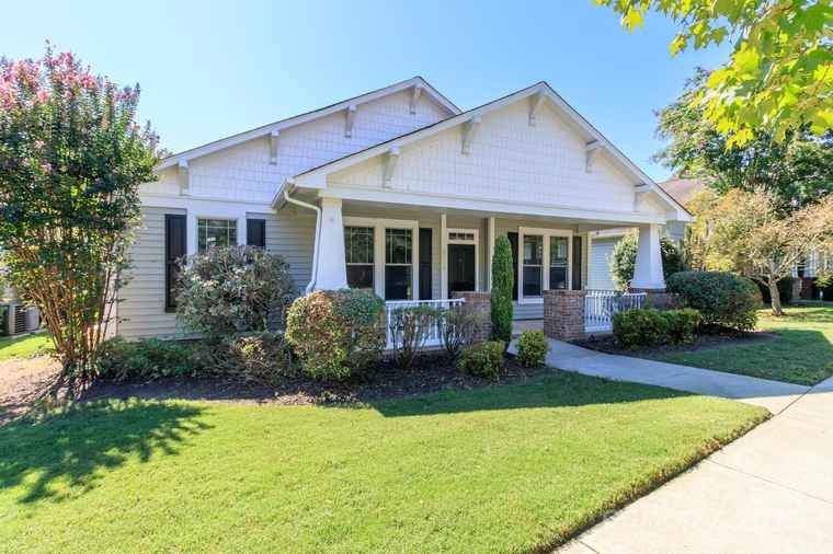 Photo of 8010 Cottsbrooke Dr Huntersville, NC 28078