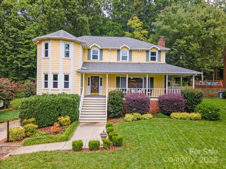 Photo of 16527 Grapperhall Dr Huntersville, NC 28078