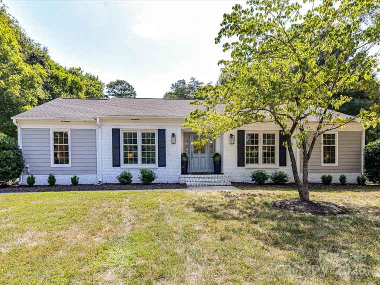 Photo of 2517 Heidleburg Ln Charlotte, NC 28210