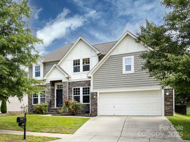 Photo of 1123 Donelea Ln NW Concord, NC 28027