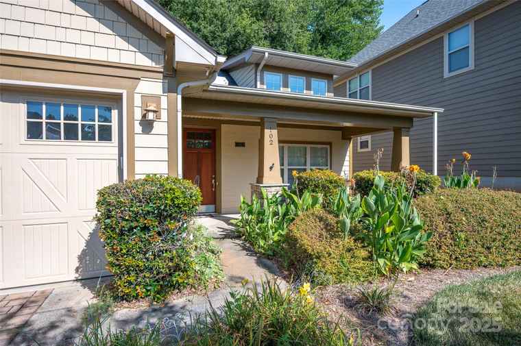 Photo of 102 Coral Ln Mooresville, NC 28117