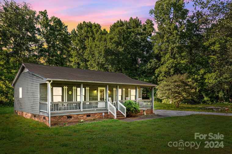 Photo of 165 Glenwood Dr SW Concord, NC 28025