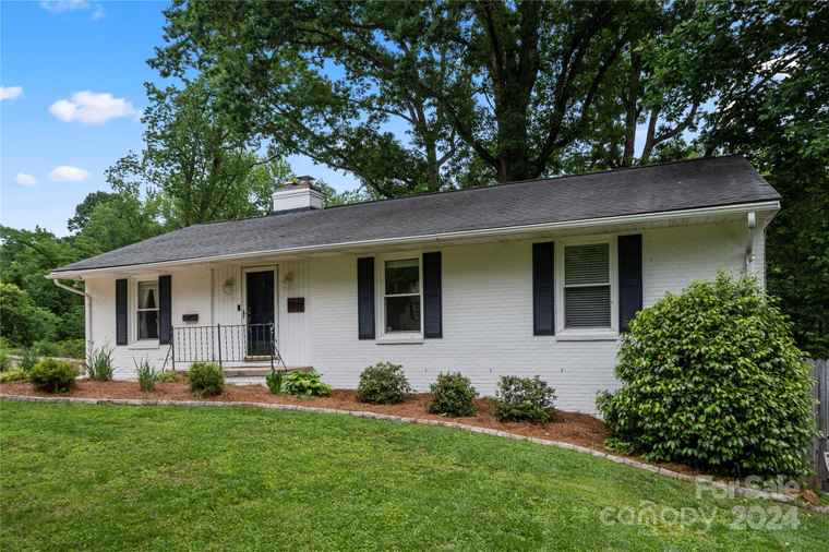 Photo of 5933 Wedgewood Dr Charlotte, NC 28210