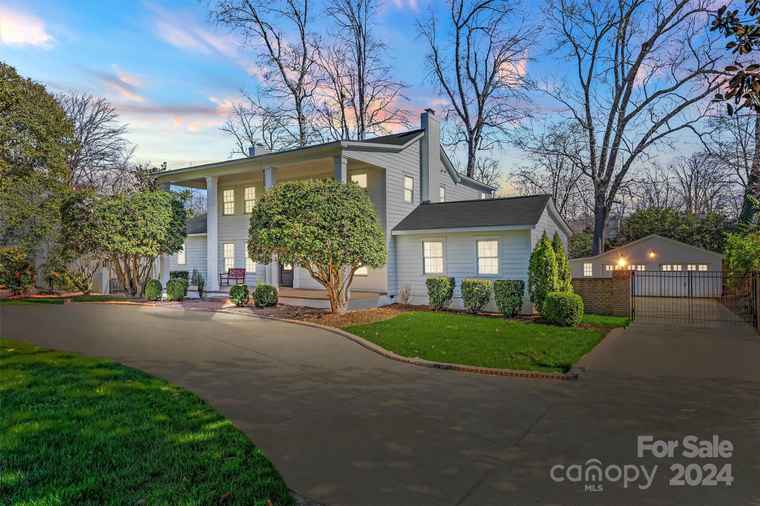 Photo of 1225 Providence Rd Charlotte, NC 28207