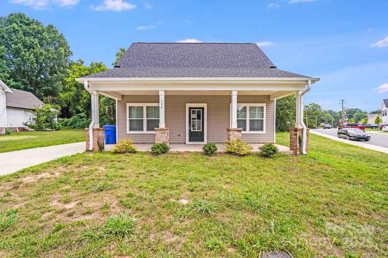 Photo of 336 E Lowrance Ave Mooresville, NC 28115