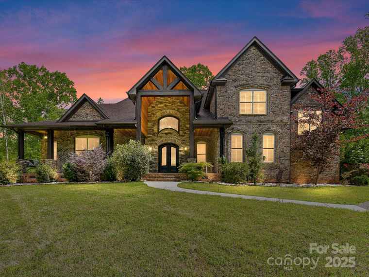 Photo of 633 Elmhurst Dr Fort Mill, SC 29715
