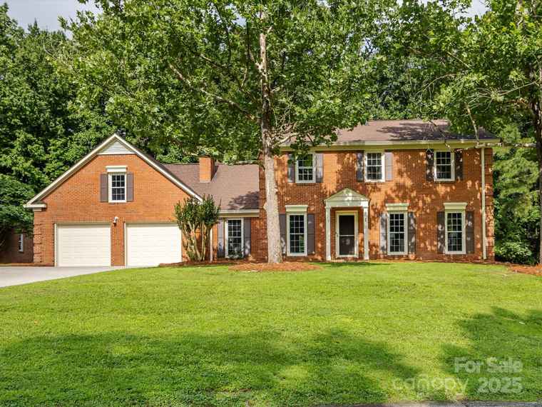 Photo of 113 Foxfield Ln Matthews, NC 28105