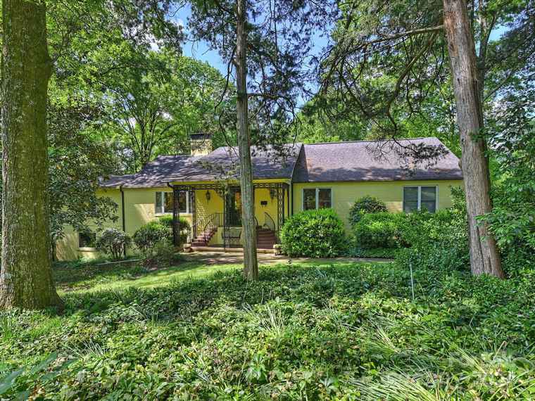 Photo of 2531 Forest Dr Charlotte, NC 28211